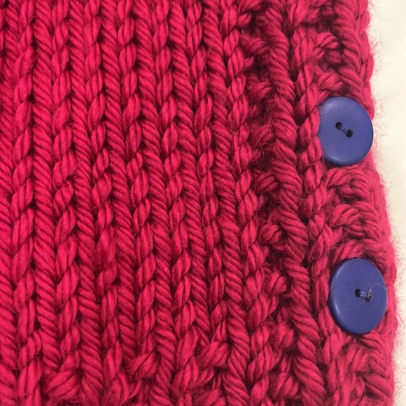 Boutique Knot Sweater-Fuschia with Cute Blue Buttons!🥰 Brand New! - Picture 2 of 3
